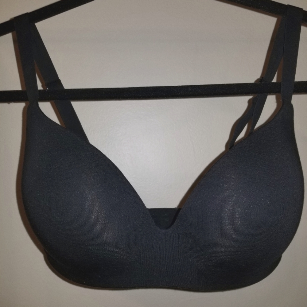Uniqlo Black Wireless Bra, 34-36, C-DD